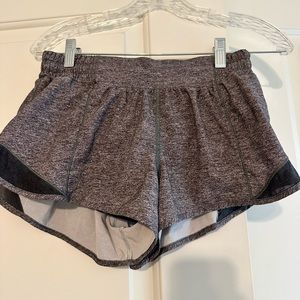 Lululemon HOTTY HOT 2.5” Size 8